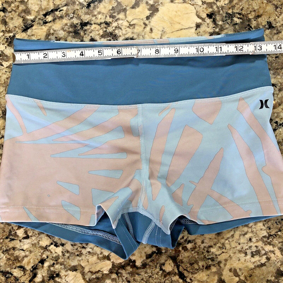 Size M 27 X 2 Hurley Womens Shorts UPF 50+ Stretchy Blue Tan Beach Gym Pilates - Picture 5 of 11